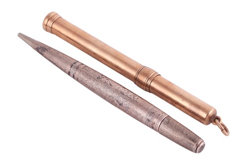 Lot 188 - A 9ct gold retracting pencil (centre section...