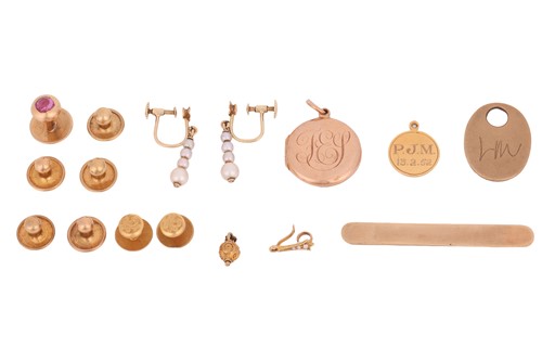 Lot 61 - A collection of gold gentleman's accessories,...