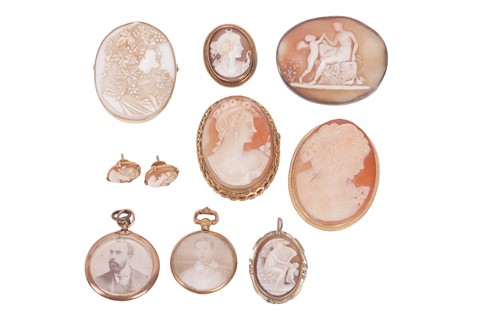Lot 46 - A collection of cameo brooches and two lockets,...