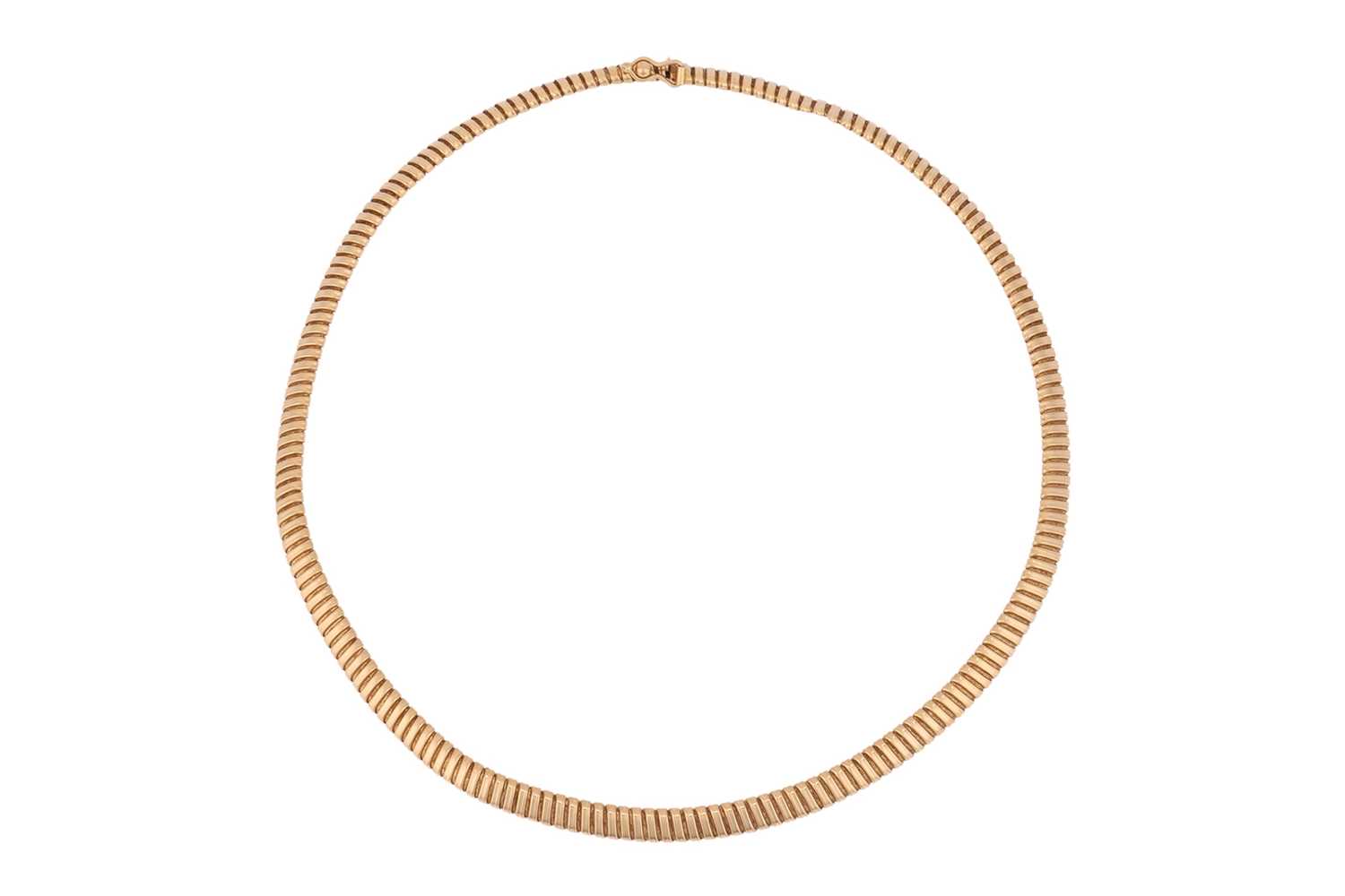 Lot 148 - A tapering tubogas necklace, completed with a...