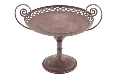 Lot 261 - An Edwardian silver tazza, Sheffield 1908 by...