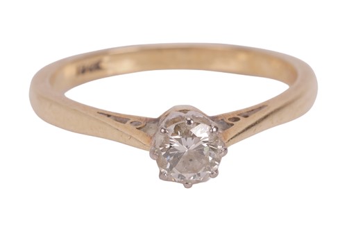 Lot 129 - A diamond solitaire ring, with a round...
