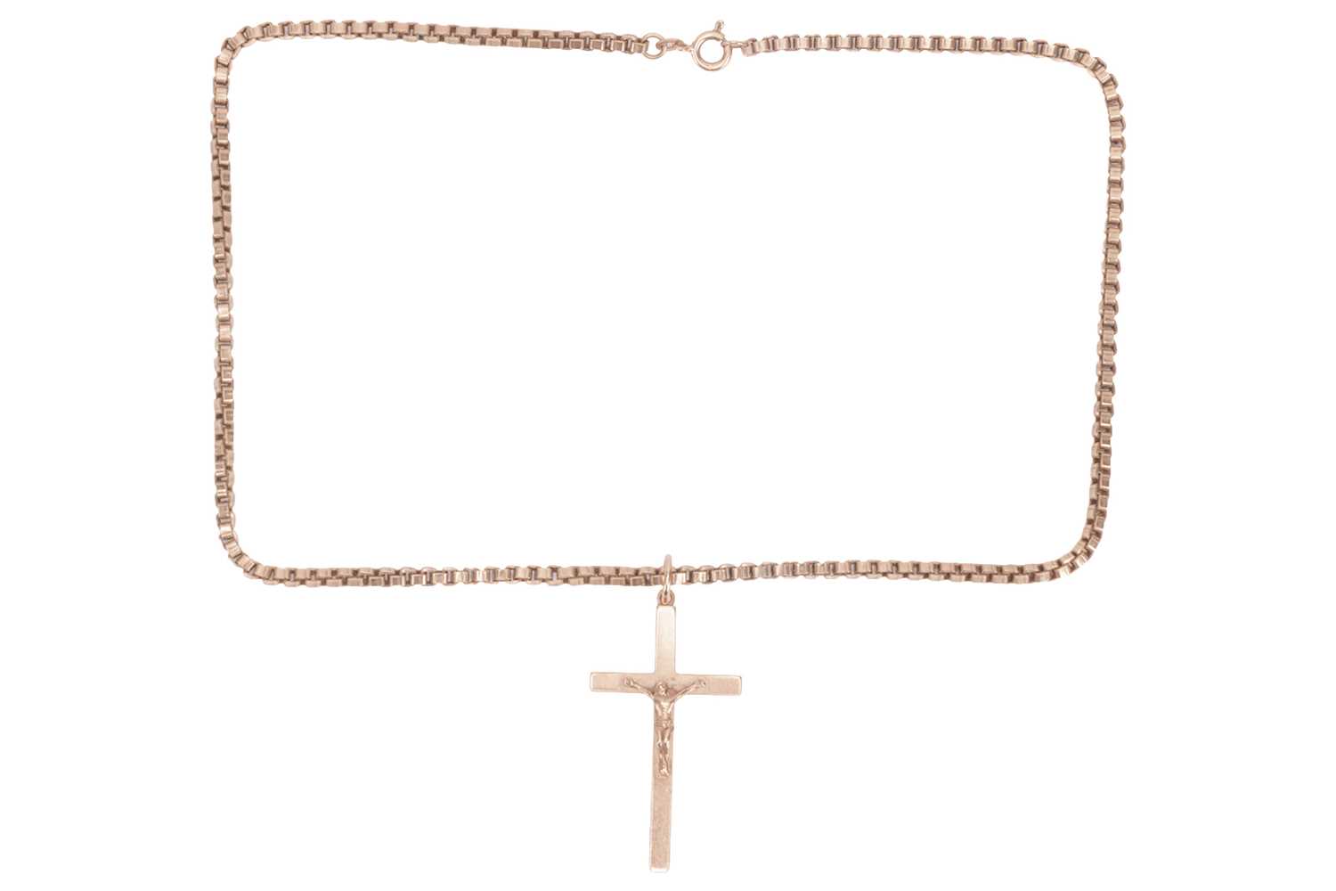Lot 17 - A crucifix pendant on chain, the pendant with...