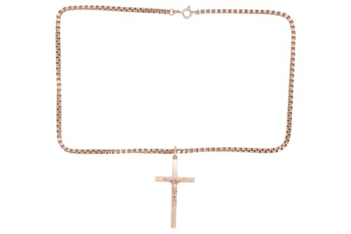 Lot 17 - A crucifix pendant on chain, the pendant with...