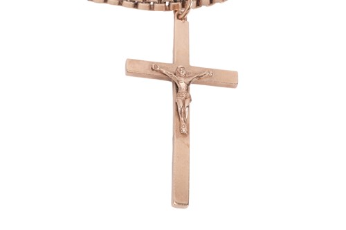 Lot 17 - A crucifix pendant on chain, the pendant with...