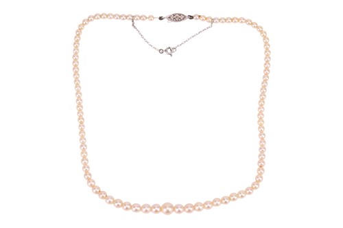 Lot 58 - A pearl necklace, of graduated cultured pearls,...