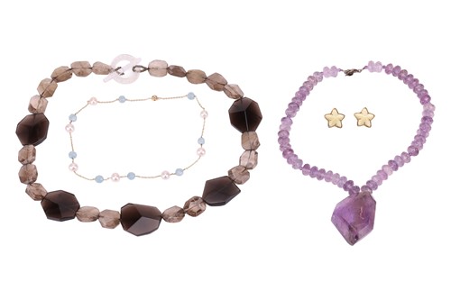 Lot 27 - A group of jewellery to include; a beaded...