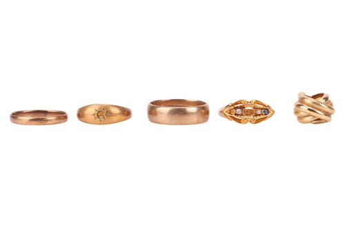 Lot 41 - A small group of jewellery items, including...