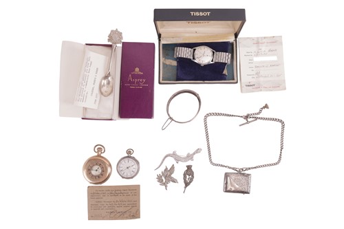 Lot 34 - A goup of silver and other items to include, a...