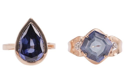 Lot 21 - Two rings, comprising a pear-shaped synthetic...
