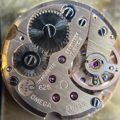 Lot Omega – An 18ct Gold De Ville Wristwatch...