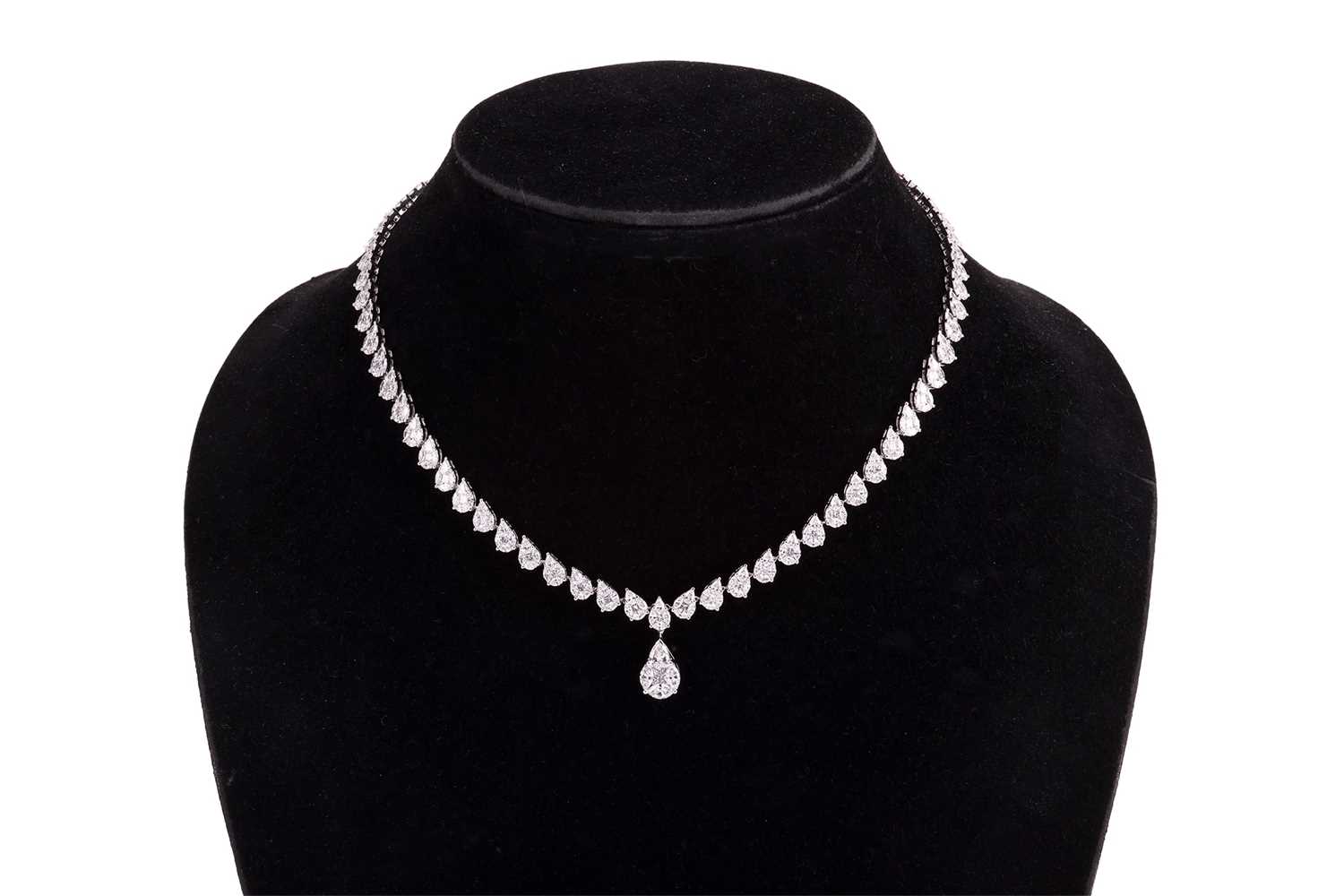 Lot 197 - Moussaieff - A diamond necklace, with an...