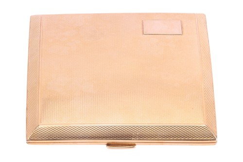 Lot A pocket cigarette case in 18ct yellow gold,...