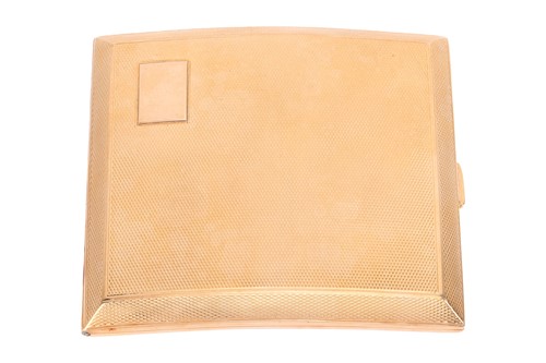 Lot A pocket cigarette case in 18ct yellow gold,...
