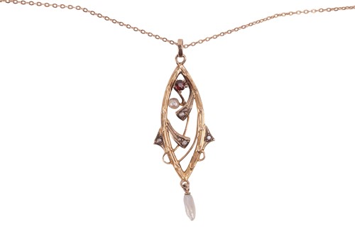 Lot 69 - An Art Nouveau pendant on chain, of...