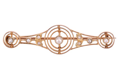 Lot An Edwardian bar brooch, set with seed pearls...