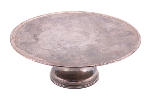 Lot A pair of Scottish Queen Anne tazze, of plain...
