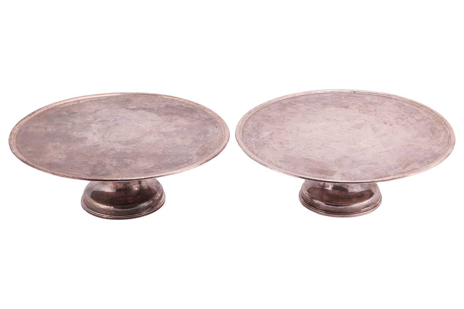Lot A pair of Scottish Queen Anne tazze, of plain...