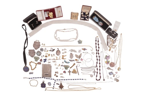 Lot 121 - A large group of assorted costume jewellery...
