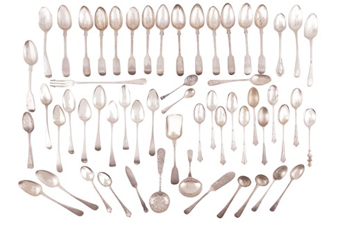 Lot 176 - An assortment of small silver and white metal...