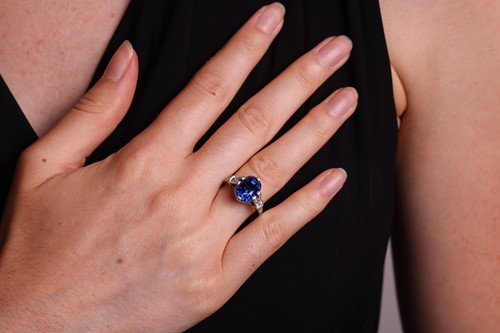 Lot An unheated Ceylon sapphire and diamond dress...