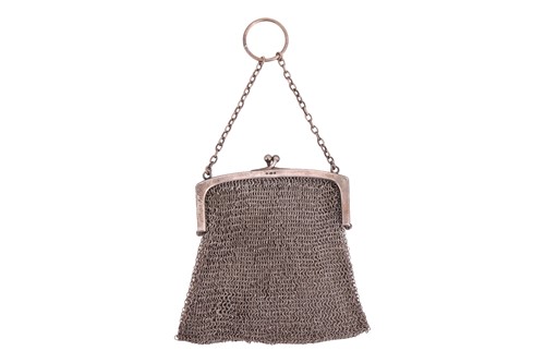 Lot 192 - A small silver mesh coin purse, with kiss lock...