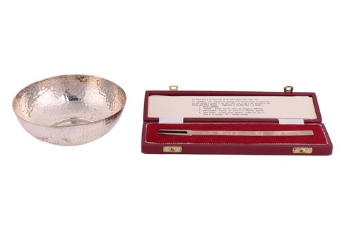 Lot 183 - An Arts & Crafts silver bowl with planished...
