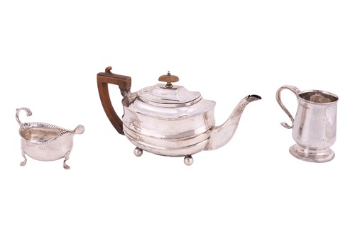 Lot 232 - A George II silver sauceboat with gadrooned...