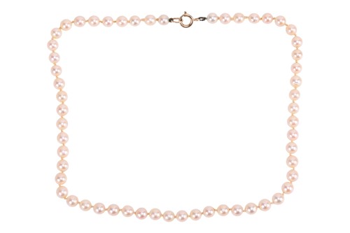 Lot 76 - A cultured Akoya pearl necklace, featuring...