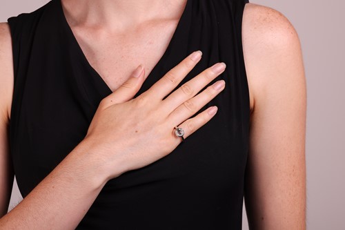 Lot 184 - Boodles - A ‘Roulette’ diamond-set flip ring,...