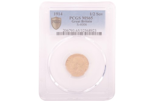 Lot 101 - A George V 1914 Half Sovereign, bare head...