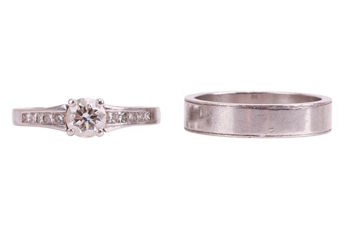 Lot A diamond solitaire ring with matching band,...