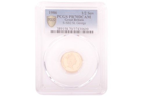 Lot 124 - An Elizabeth II 1986 Half Sovereign, crowned...