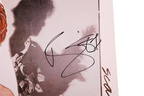 Lot David Bowie: a signed copy of the 1980 Scary...