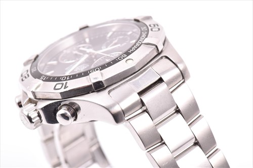 Lot 355 - A Tag Heuer 2000 Series Aquaracer stainless...
